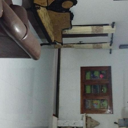 Pethum Holiday Home Anuradhapura Buitenkant foto