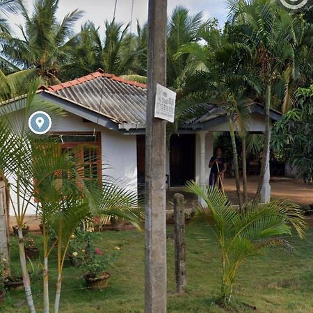 Pethum Holiday Home Anuradhapura Buitenkant foto